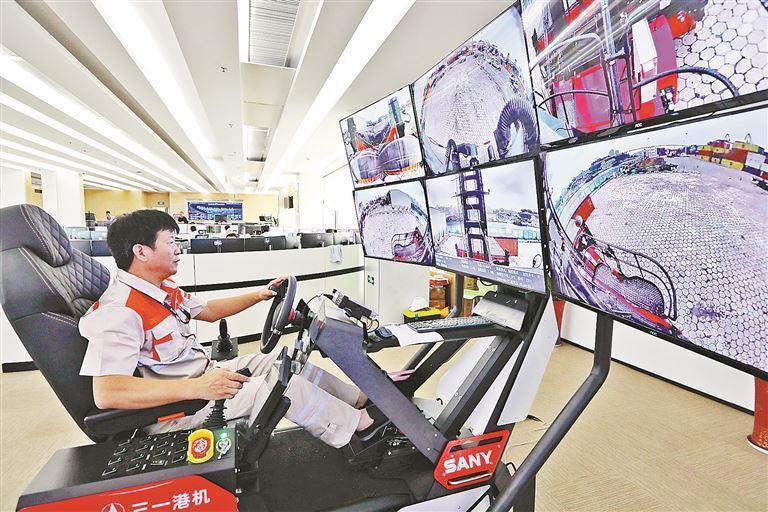 全球首台国产远控堆高机助力海天码头智能化改造