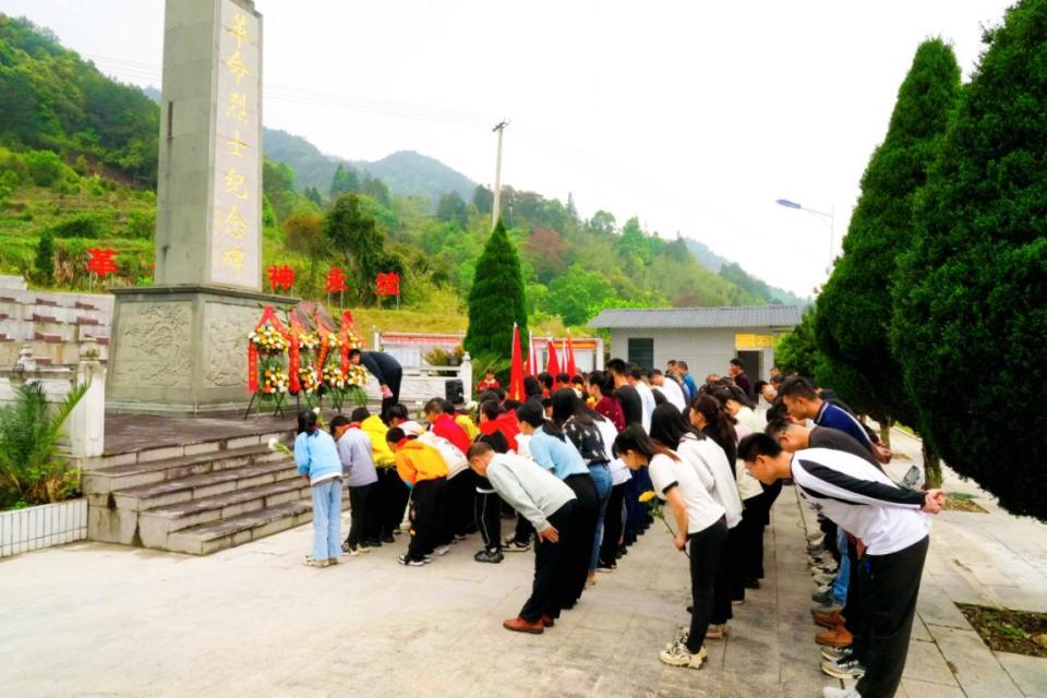 福建永定深切缅怀革命先烈弘扬铁打奥杳精神