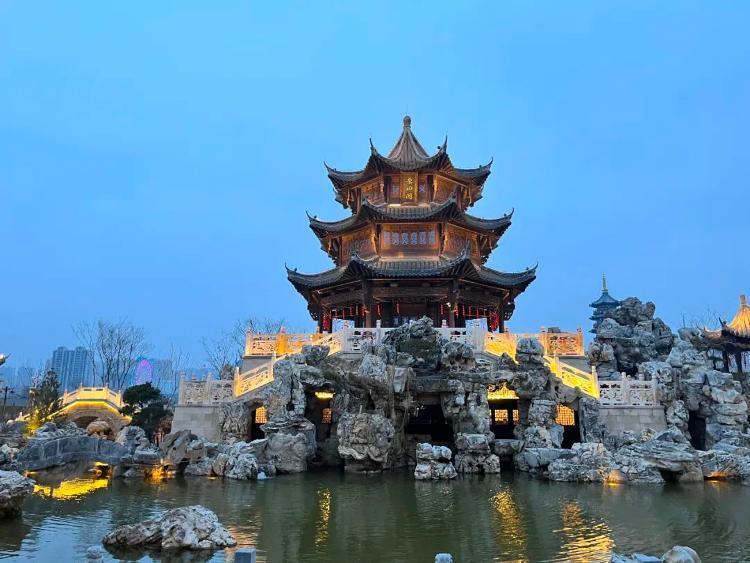 菏泽交警推出服务第32届菏泽国际牡丹文化旅游节五条措施,其中包括:对