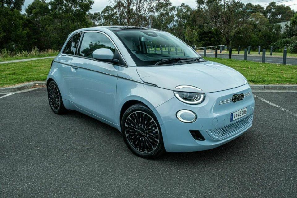 尺寸小巧设计可爱,菲亚特500e实车图发布_腾讯新闻