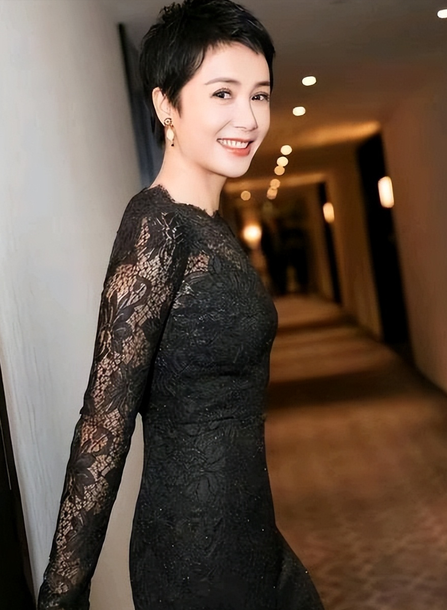 年轻时的蒋雯丽真的好美 如今57岁的她,依旧优雅自信