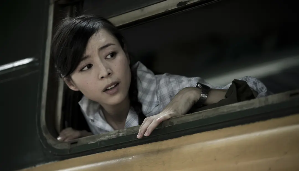 被黄谣缠身十几年,张静初的三次成长