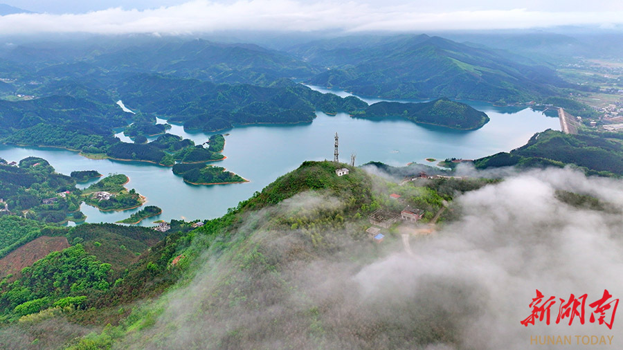 天堂湖景美如画