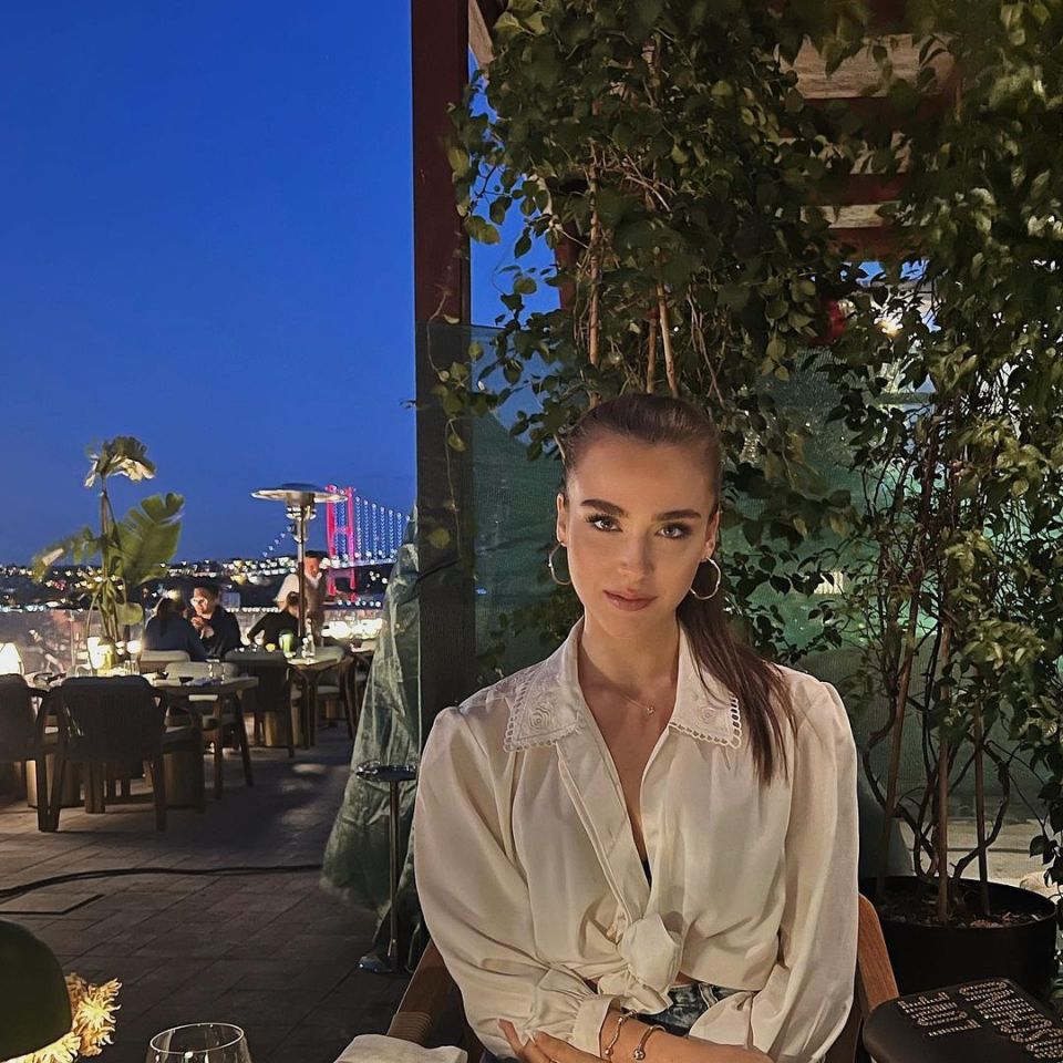 这位小姐姐不仅相貌出众,还是一名学霸,目前已经小有名气,在ins上积累