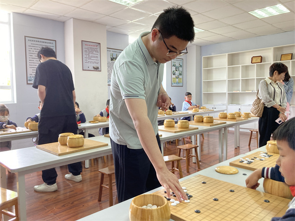 这所学校迎来两位天元导师,同里围棋热土继续升温_腾讯新闻