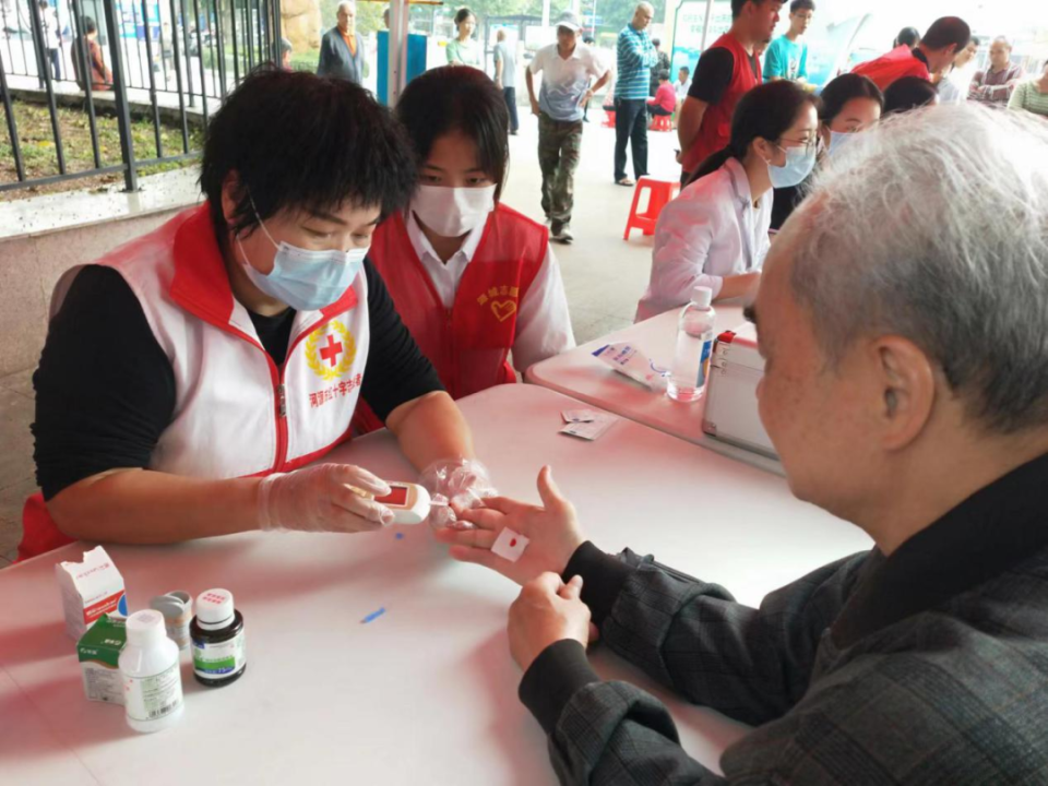 【文明之路】志愿服务超5000小时！刁碧娴用行动践行大爱精神_腾讯新闻