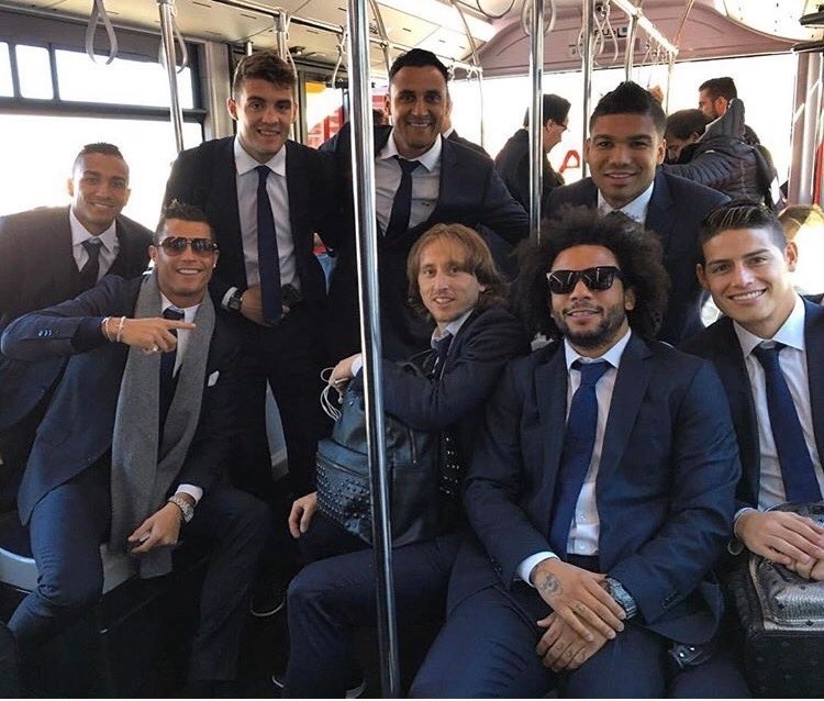 怎能不泪流满面皇马众将西装革履而今已然奔赴东西