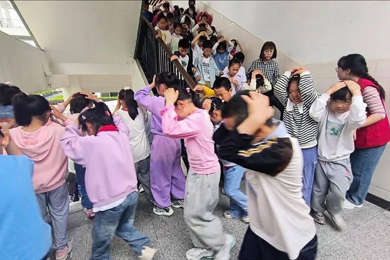 社区学校携手:应急有方 临"震"不慌