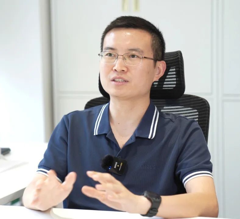 白超,男,区青年联合会第十届委员会常委,区乐读线上教育培训学校校长