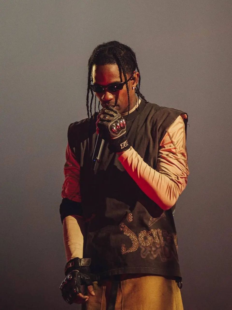 travsi scott 顶级「墨镜品味」,oakley   ro 无限上身