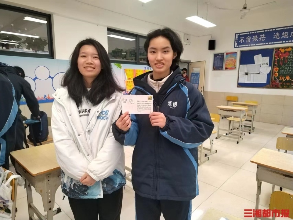 大学生回访高中母校,这"湘"有礼!_腾讯新闻