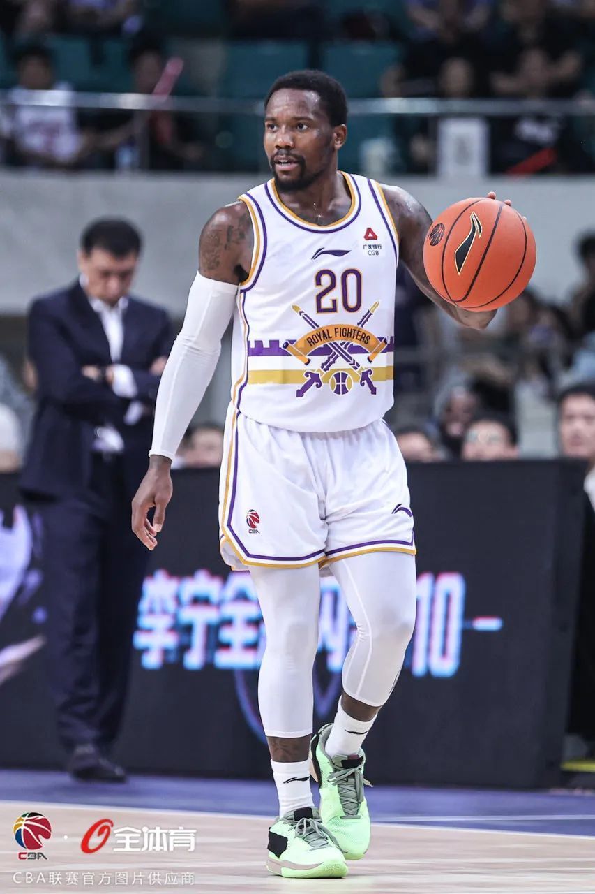 赛场直击费尔德大三元北控男篮客场战胜广州龙狮