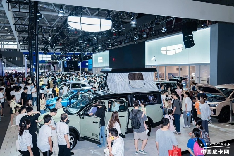 吉利展台展出 雷达地平线亮相粤港澳车展