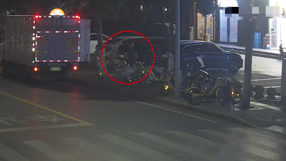 4人偷13吨共享单车卖废铁，亏本倒贴，全部被抓_腾讯新闻