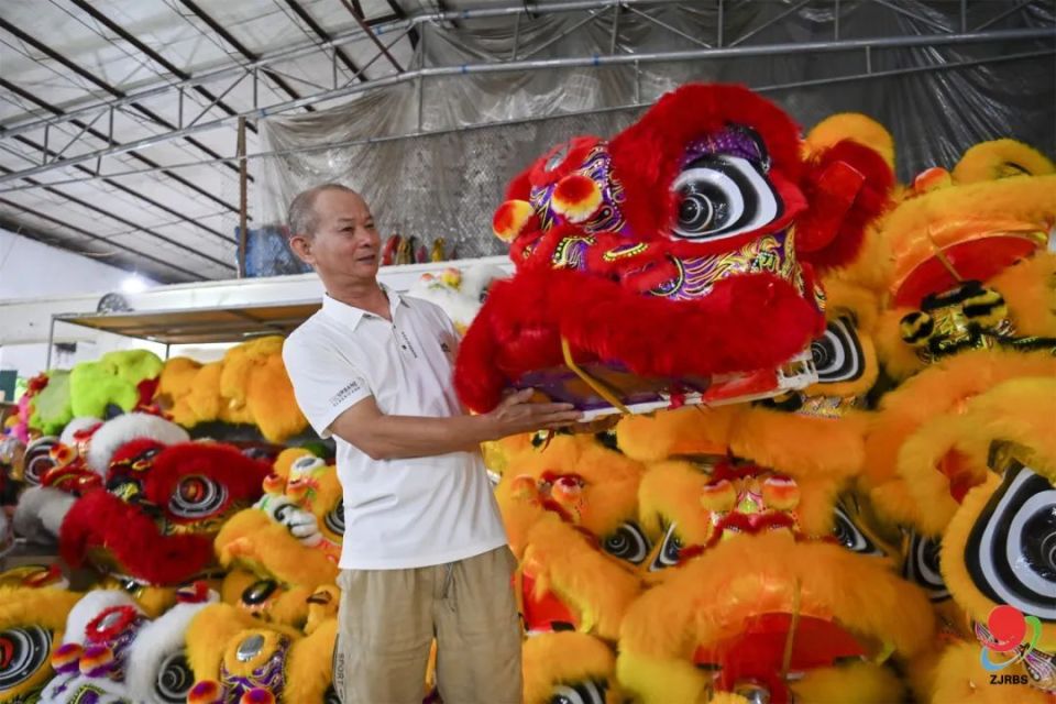 “刘备狮”“关羽狮”“张飞狮”......请选择你的“英雄”_腾讯新闻