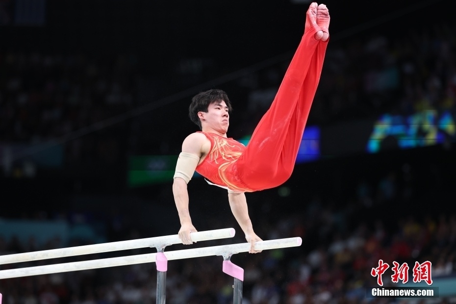 巴黎奥运体操男子双杠决赛中国选手张博恒获第四名