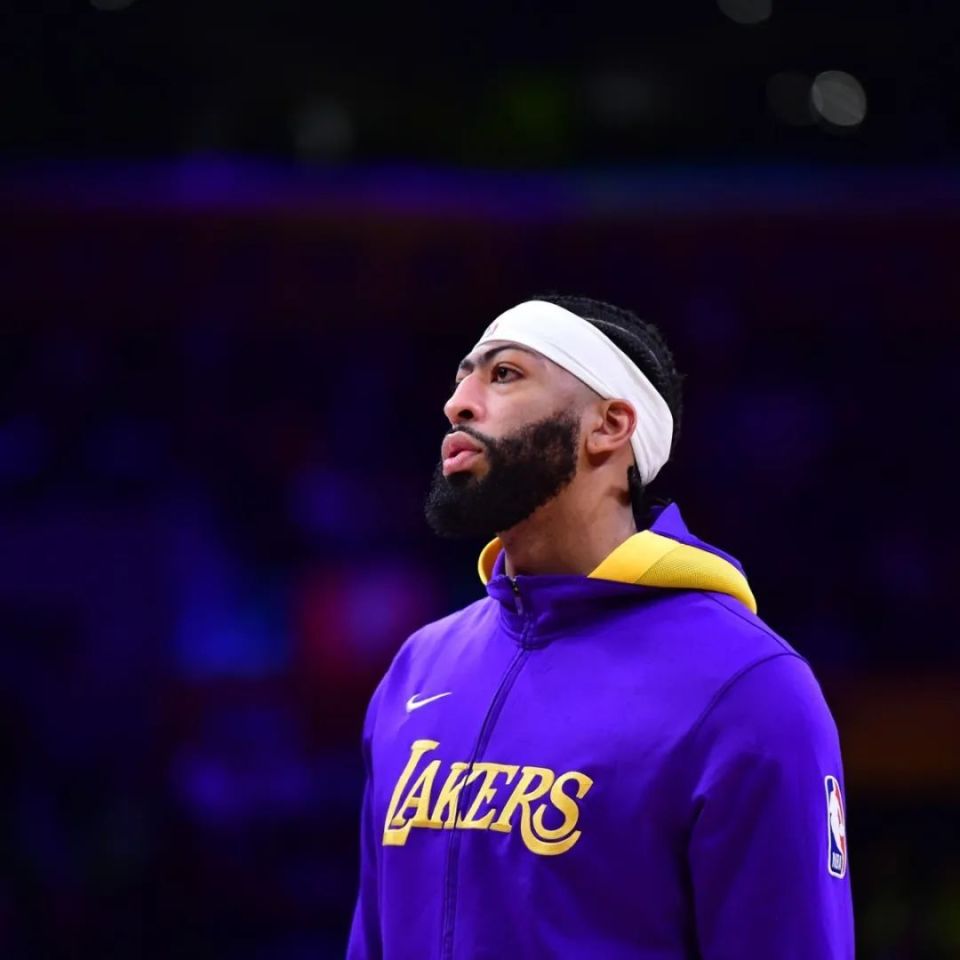 又退步了浓眉投篮彻底消失他还能接班詹姆斯