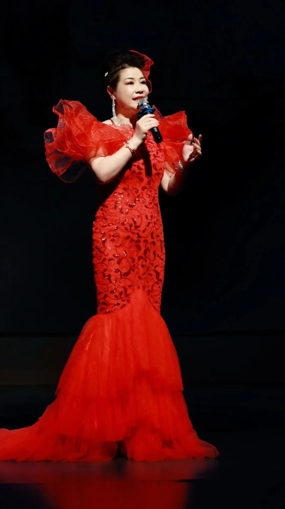 曾获首届香港邓丽君歌唱大赛总决赛冠军潘幽燕在上海举行独唱音乐会