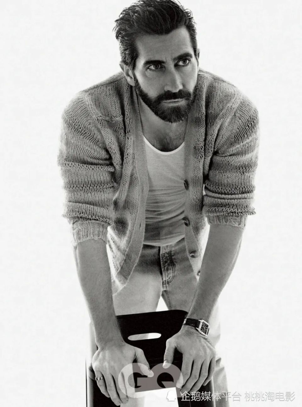 男星杰克·吉伦哈尔《gq》封面大片,碧蓝双眸浓密胡茬展熟男魅力_腾讯