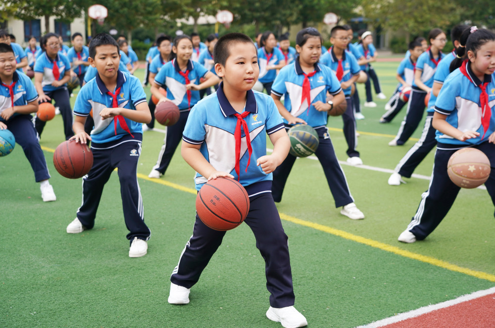 河北秦皇岛:"花式"大课间 欢乐满校园_腾讯新闻