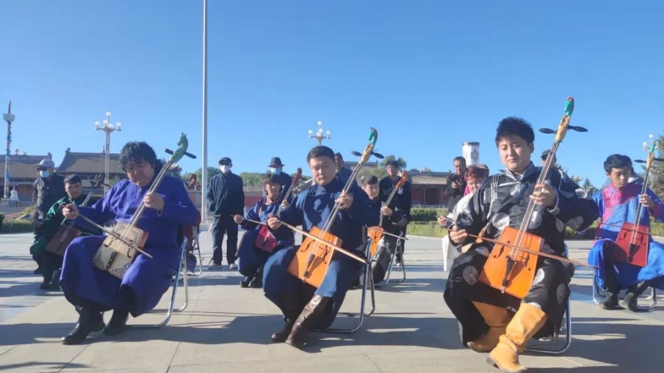 《我爱你中国》,来自锡林郭勒职业学院齐·宝力高国际马头琴学院的