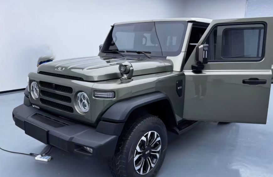 2024款"老北京212"高清实拍!配2.0t东安动力采埃孚8at