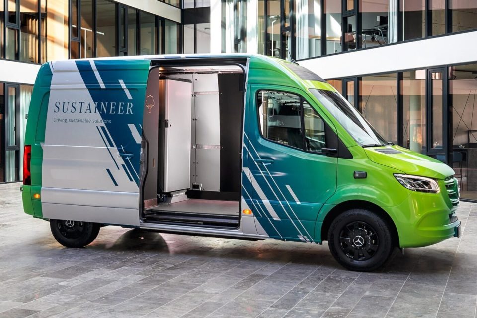 当这款基于梅赛德斯-奔驰 esprinter 的电动货车于 2021 年推出时,它