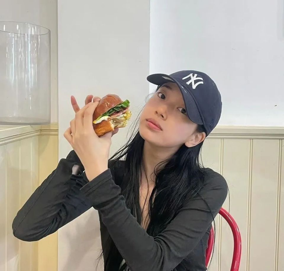 怎么一会儿不见,裴秀智又美了?