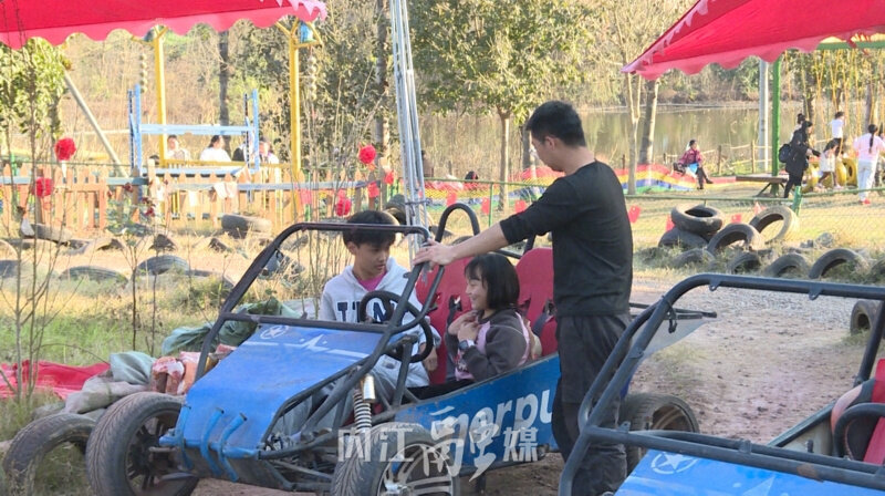 入园人数超十万 川南大草原草地狂欢节持续高热_腾讯新闻