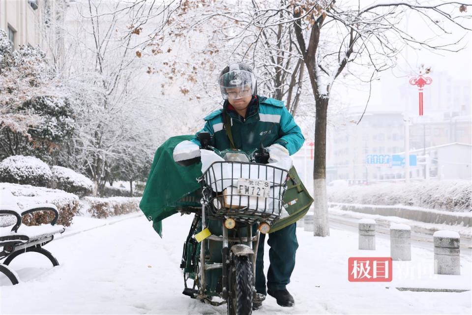 风雪难阻邮路通，武汉159个邮政投递点正常对外服务_腾讯新闻