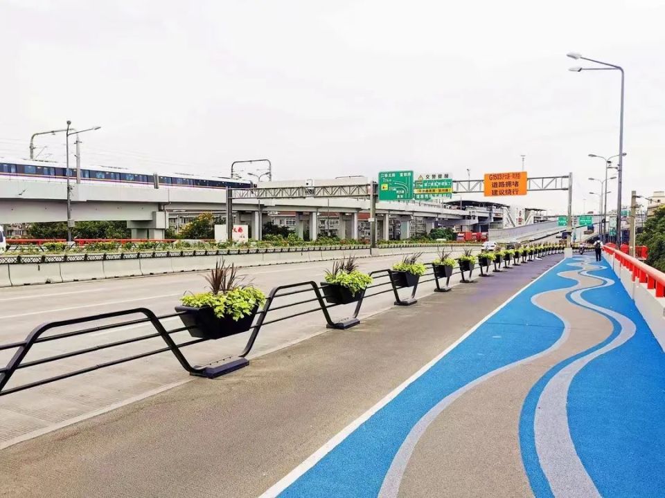 逸仙路-同济路"美丽街区"逸仙路-同济路高架及地面道路是宝山通往上海