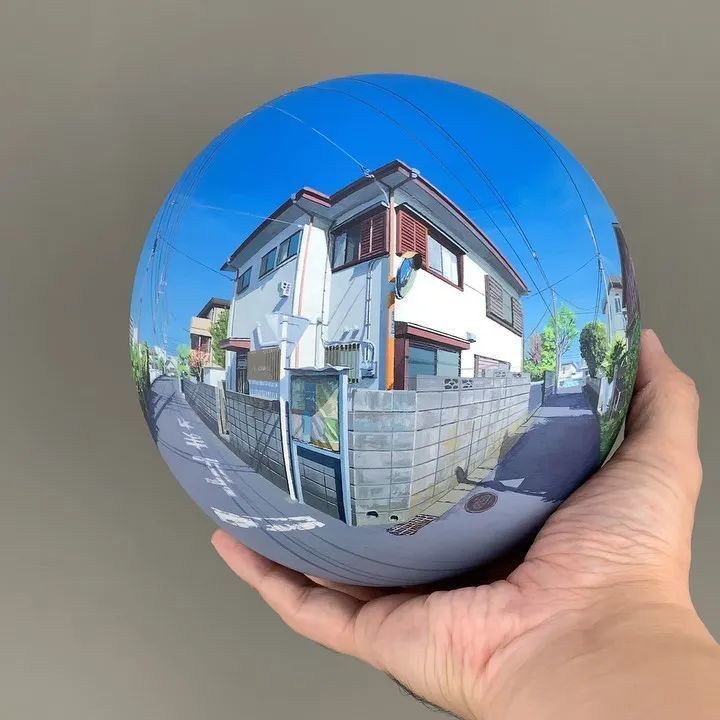 日本艺术家的疯狂创意,在球上画画,空间感绝了_腾讯新闻