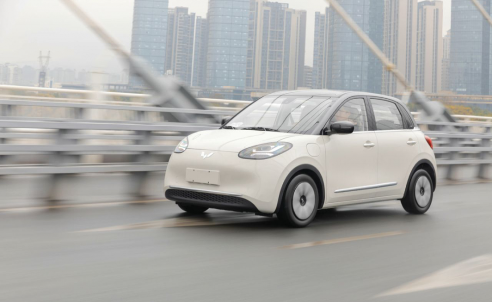 就能体验到还不错的续航和挺智能的座舱,还是很少的,相同价位的电动车