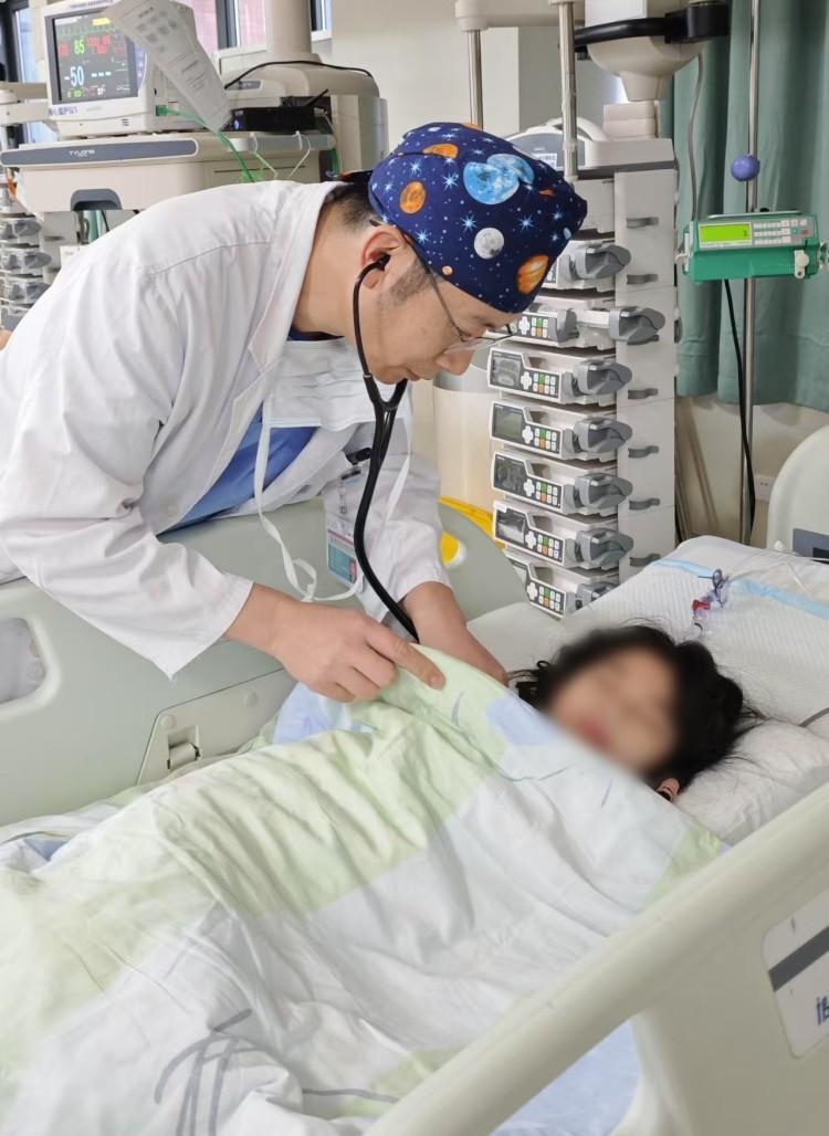 无奈之下,家人带着欣欣来到重庆医科大学附属儿童医院心血管科就诊