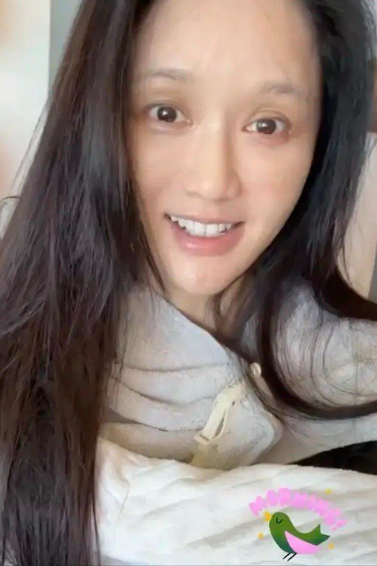 陈乔恩少见素颜曝光!这姐大变脸了?终于像个45岁的大妈了