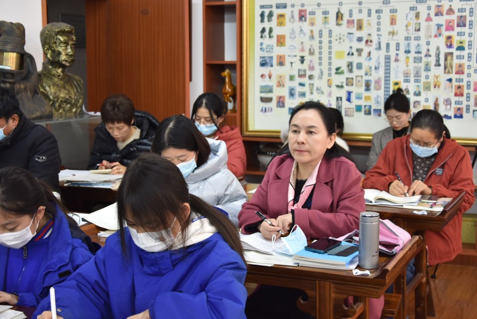 杜梦琪,张醒醒两位老师的课堂充分利用同学们对数字的兴趣爱好,引入