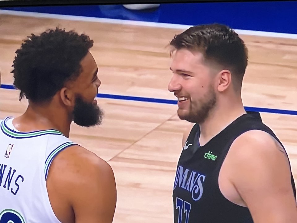 东契奇官方身高2米01,唐斯官方身高2米13