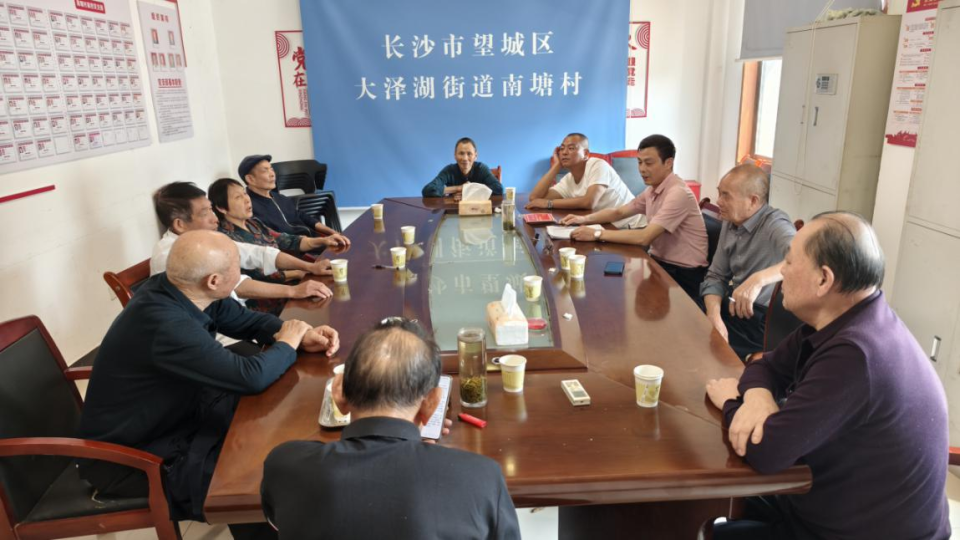 大泽湖街道南塘村:重阳敬老情 情暖夕阳红