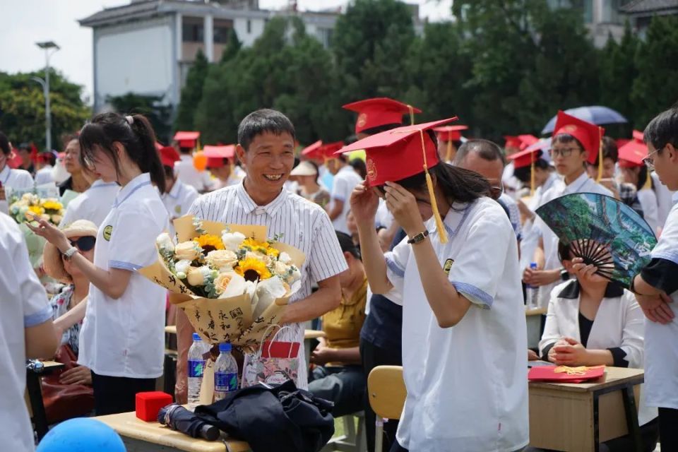 青春冠礼,不负韶华!大理一中为学子举办成人礼