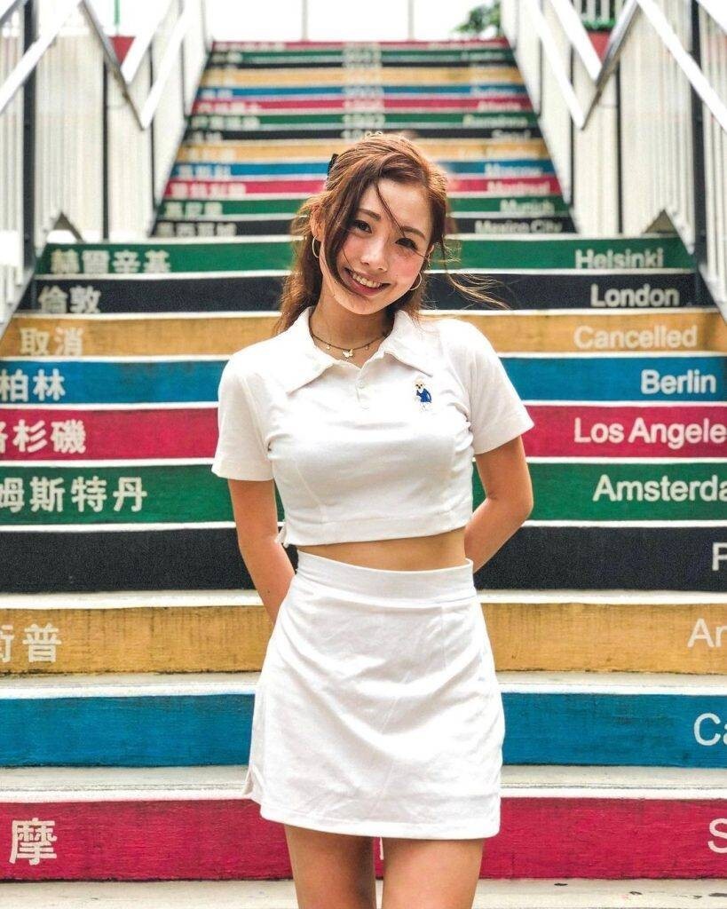 恋情石锤特鲁姆普亮相香港挑战赛绯闻女友马晓晴现场观战