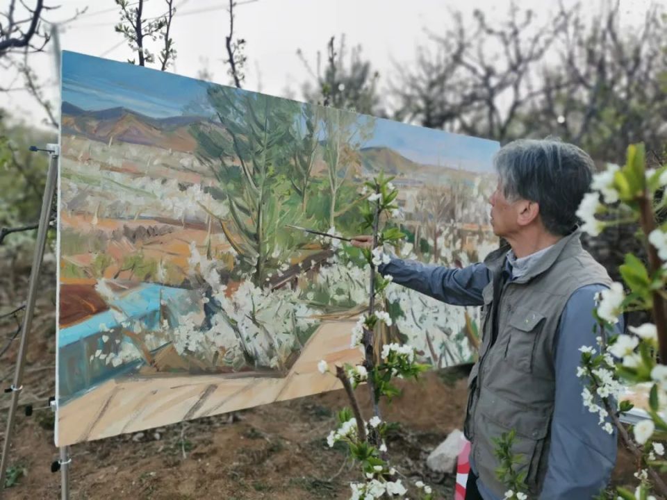 传说龙岗子村始建于辽代,上世纪70年代,村子里发现了龙岗墓群.