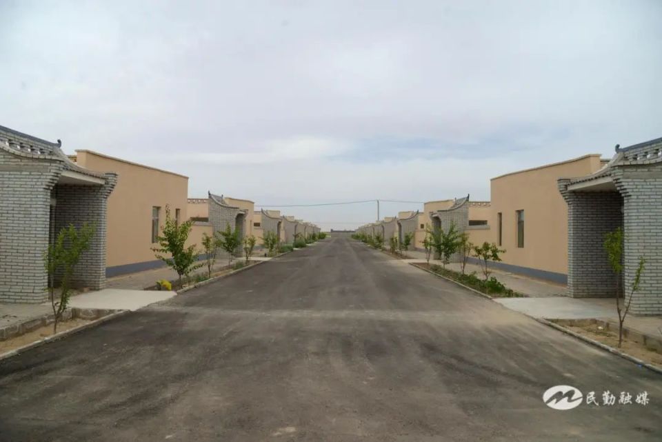 民勤县泉山镇:新家安居乐业 搬迁群众住进"幸福里"