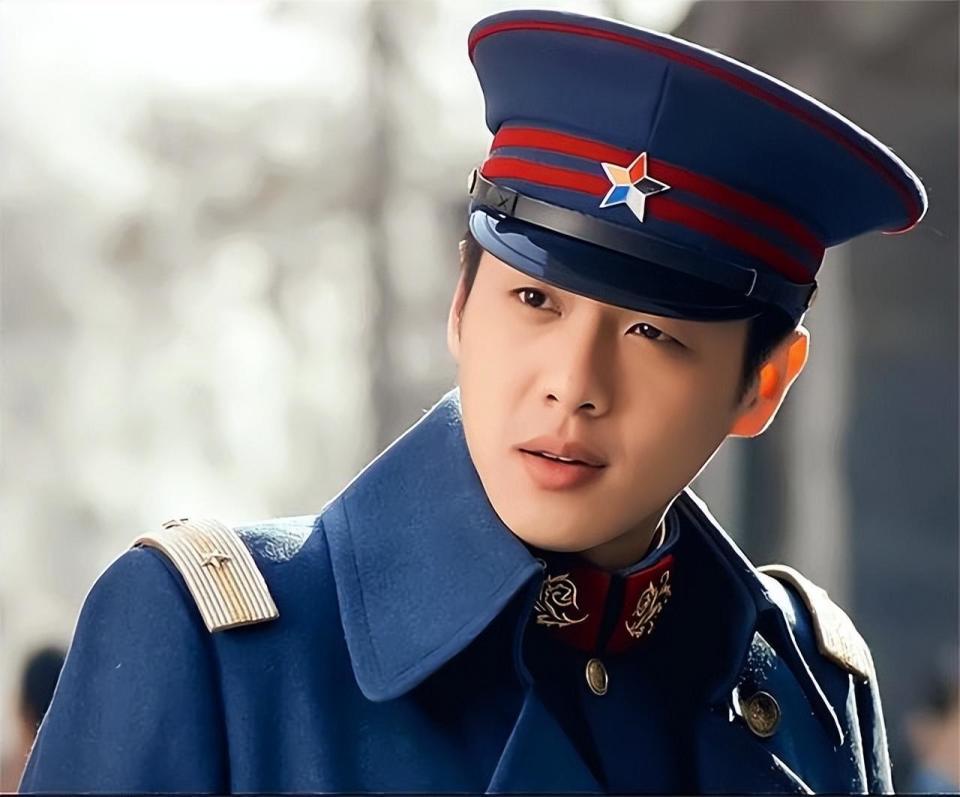 经历父亲离婚再婚,父子对簿公堂,张若昀历经坎坷归来仍是少年!