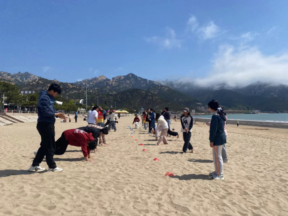 崂山区沙子口街道开展"五四"青年节文明旅游宣传暨青年腰旗橄榄球交友