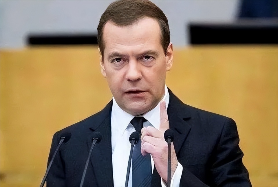 要动用核武器梅德韦杰夫划出红线英国不死心宣布将持续援乌