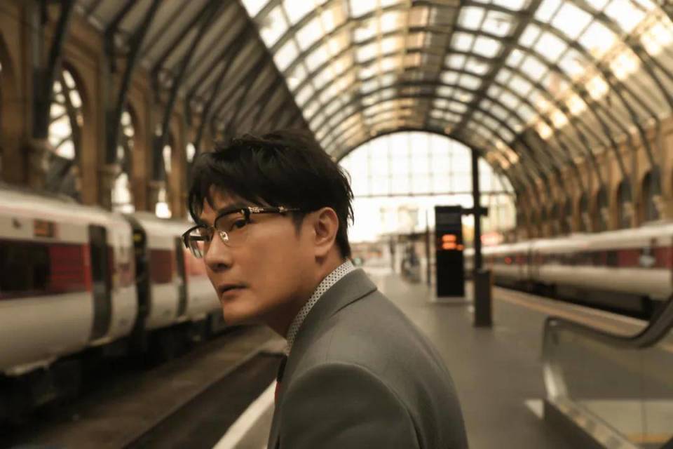 57岁张信哲,收藏美人和旗袍