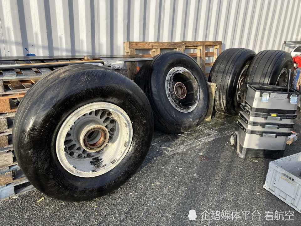 波音747轮胎"爆改"咖啡桌.你还见过哪些跟飞机相关的"爆改"?