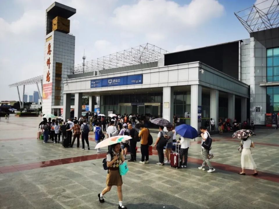 国庆黄金周期间,惠州火车站通过高铁和普速铁路