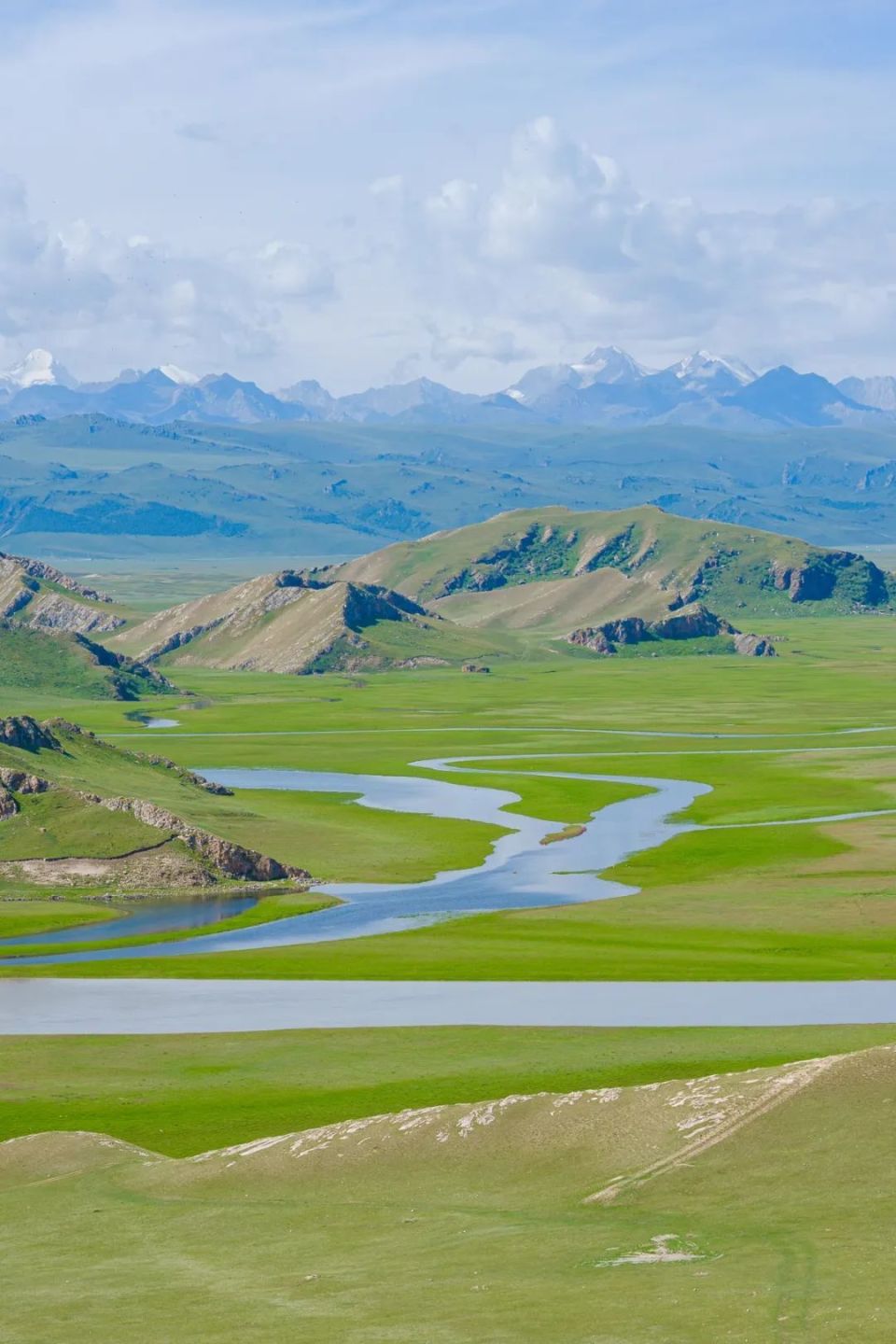 巴音布鲁克景区结合九曲十八弯落日时间,决定自9月1日起,对售票入园