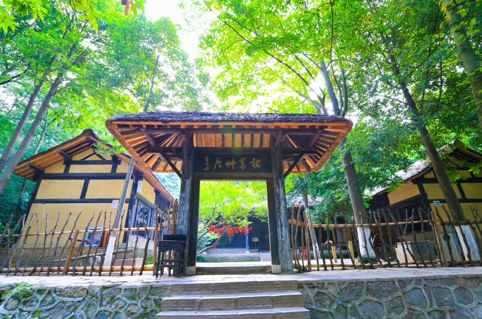 《庆余年2》等多部影视在此取景,金庸笔下的侠义之城到底有何魅力?